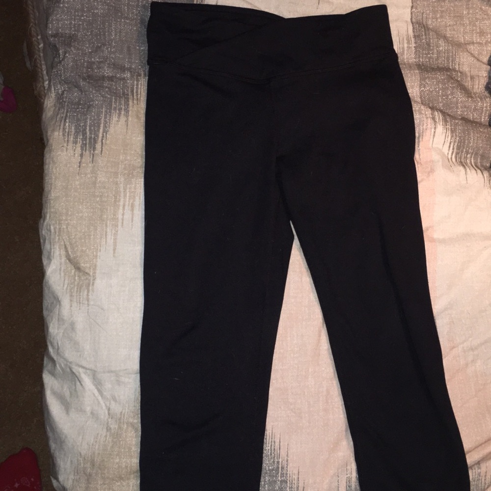 black fabletics capri leggings!
